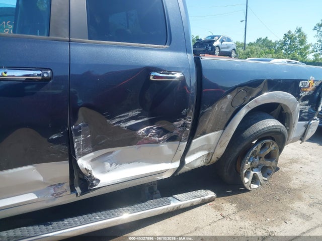 45327896 :رقم المزاد ، 1C6RR7JTXFS573801 vin ، 2015 Ram 1500 Laramie مزاد بيع