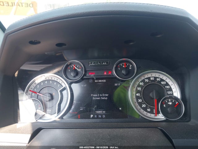 45327896 :رقم المزاد ، 1C6RR7JTXFS573801 vin ، 2015 Ram 1500 Laramie مزاد بيع
