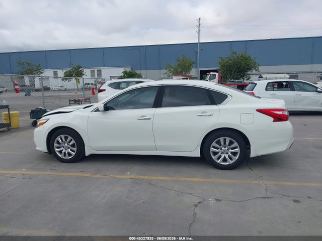 Nissan Altima 2.5 S 2017 1N4AL3AP8HC268724 Image 14