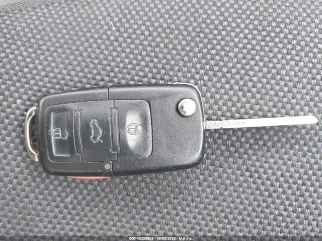 45328004 :رقم المزاد ، 3VWBK21C34M401257 vin ، 2004 Volkswagen New Beetle Gl مزاد بيع