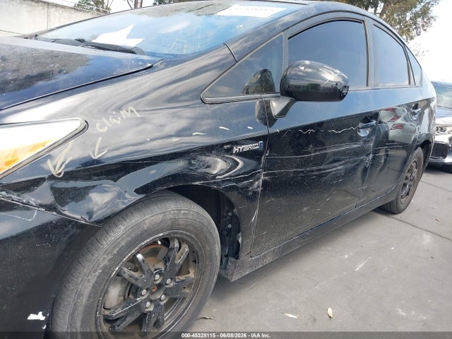 Toyota Prius Two 2015 JTDKN3DU1F0450970 Image 6