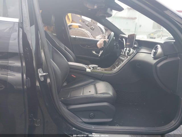 45328157 :رقم المزاد ، 55SWF4JB0JU262411 vin ، 2018 Mercedes-benz C 300 مزاد بيع