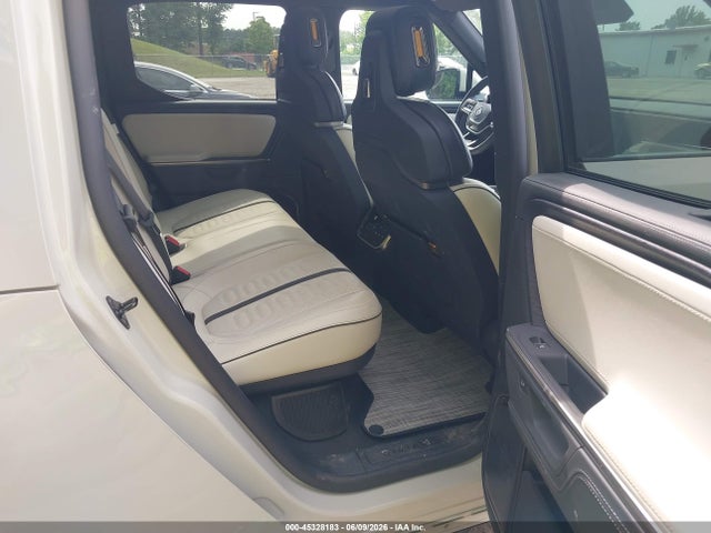 Rivian R1t Adventure 2025 7FCTGCAA3SN040932 Image 8
