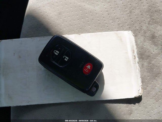JTDKN3DUXE0378617 Toyota Prius Two