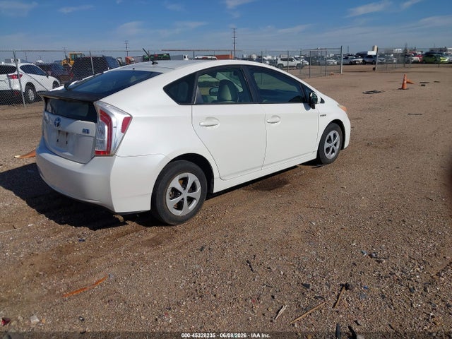JTDKN3DUXE0378617 Toyota Prius Two