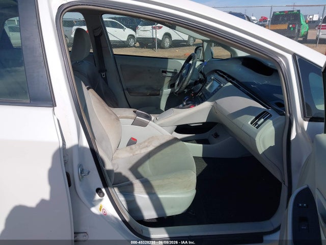 JTDKN3DUXE0378617 Toyota Prius Two