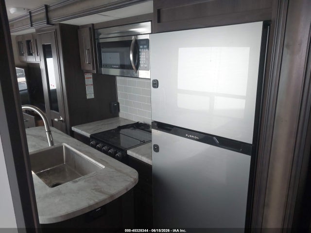 Grand Design Reflection 2022 573FR342XN3340588 Image 10