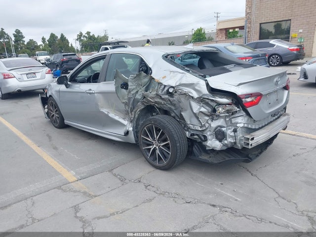 45328363 :رقم المزاد ، 4T1T11AK5MU496004 vin ، 2021 Toyota Camry Se مزاد بيع