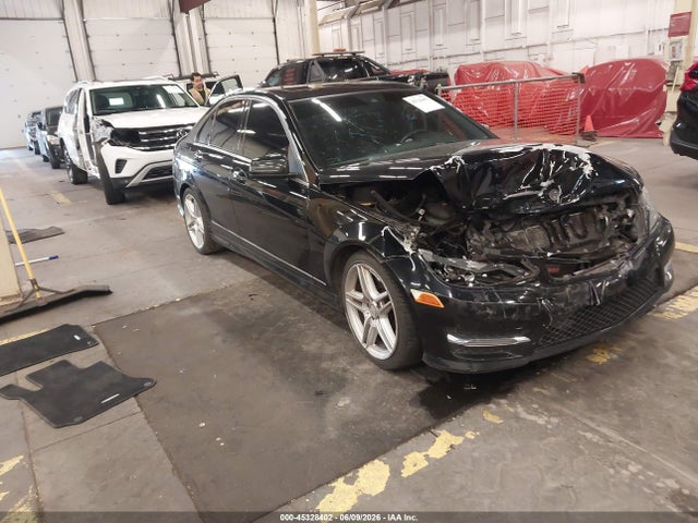 45328402 :رقم المزاد ، WDDGF8AB1DG126737 vin ، 2013 Mercedes-benz C 300 Sport 4matic مزاد بيع