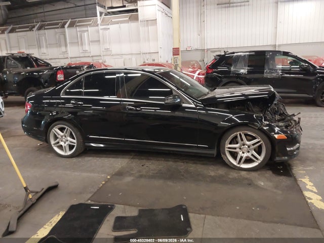 45328402 :رقم المزاد ، WDDGF8AB1DG126737 vin ، 2013 Mercedes-benz C 300 Sport 4matic مزاد بيع