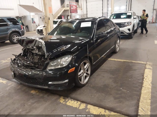 45328402 :رقم المزاد ، WDDGF8AB1DG126737 vin ، 2013 Mercedes-benz C 300 Sport 4matic مزاد بيع