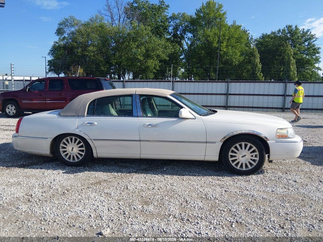 Aukcja sprzedaży 2003 Lincoln Town Car Executive, vin: 1LNHM81W53Y640845, numer aukcji: 45328474