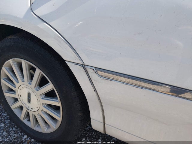 Aukcja sprzedaży 2003 Lincoln Town Car Executive, vin: 1LNHM81W53Y640845, numer aukcji: 45328474