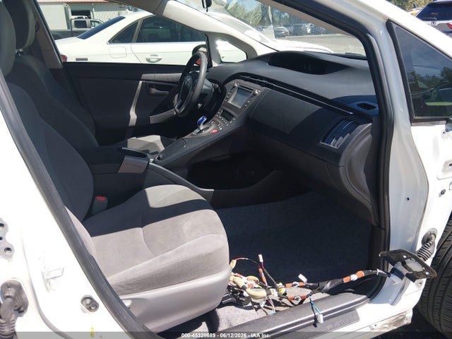 Toyota Prius Two 2015 JTDKN3DU1F1882842 Image 18