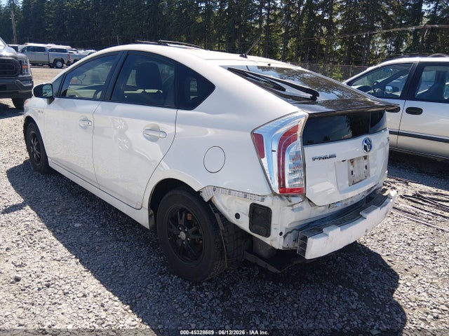 Toyota Prius Two 2015 JTDKN3DU1F1882842 Image 3