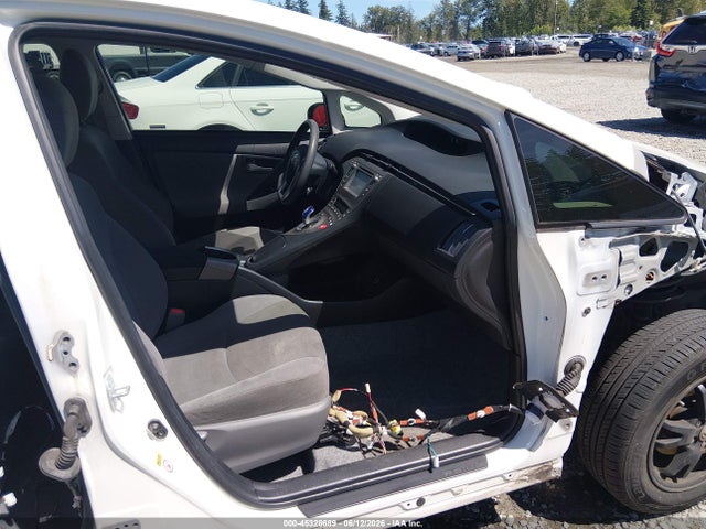 Toyota Prius Two 2015 JTDKN3DU1F1882842 Image 5