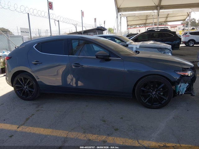 Mazda Mazda3 Premium Package 2019 JM1BPANM7K1133096 Image 15