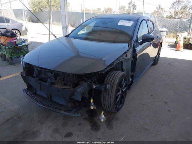 Mazda Mazda3 Premium Package 2019 JM1BPANM7K1133096 Image 2