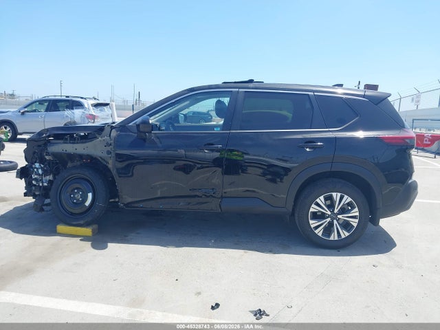 JN8BT3BA8PW427140 Nissan Rogue Sv Fwd