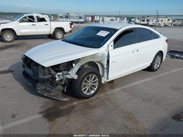 Hyundai SONATA SE 2019 5NPE24AF0KH754824 Image 2