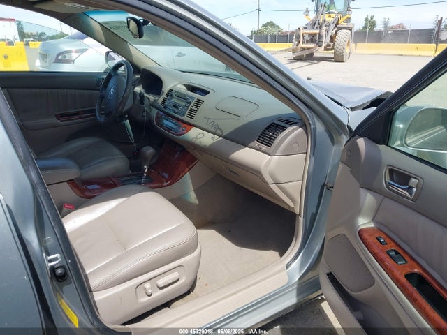 2005 Toyota Camry Xle V6 მანქანა იყიდება აუქციონზე, vin: 4T1BF30K15U617106, აუქციონის ნომერი: 45329018