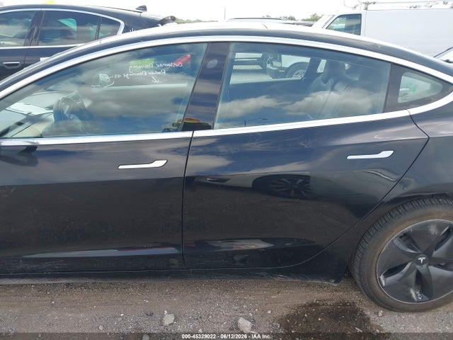 45329022 :رقم المزاد ، 5YJ3E1EB2JF170345 vin ، 2018 Tesla Model 3 Long Range/performance مزاد بيع