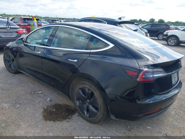 45329022 :رقم المزاد ، 5YJ3E1EB2JF170345 vin ، 2018 Tesla Model 3 Long Range/performance مزاد بيع