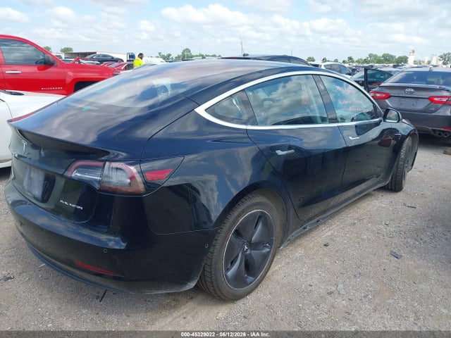 45329022 :رقم المزاد ، 5YJ3E1EB2JF170345 vin ، 2018 Tesla Model 3 Long Range/performance مزاد بيع