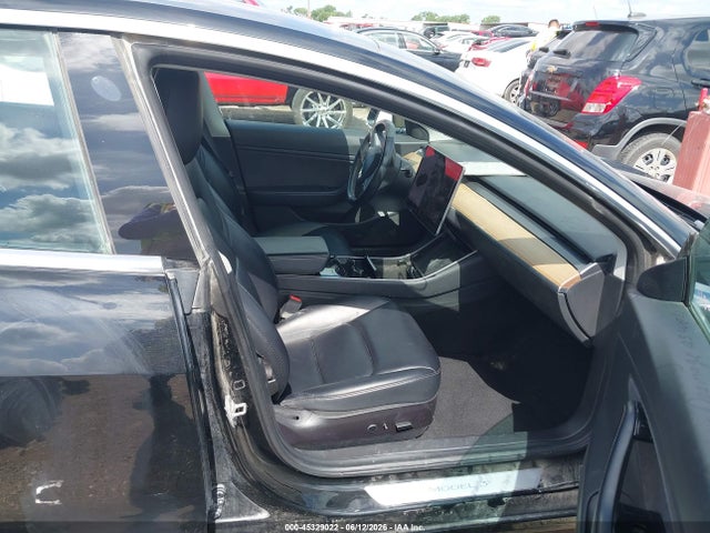 45329022 :رقم المزاد ، 5YJ3E1EB2JF170345 vin ، 2018 Tesla Model 3 Long Range/performance مزاد بيع
