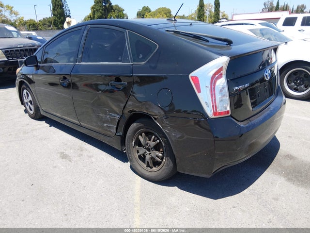 Toyota Prius Three 2014 JTDKN3DU7E0382186 Image 3