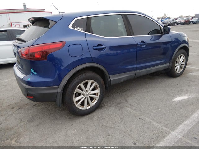JN1BJ1CP1JW104048 Nissan Rogue Sport S