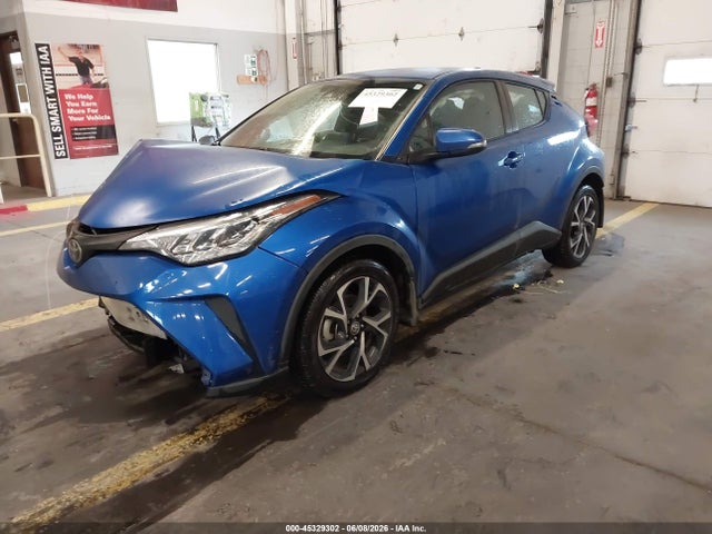 Toyota C-HR XLE 2022 NMTKHMBX6NR143279 Image 2