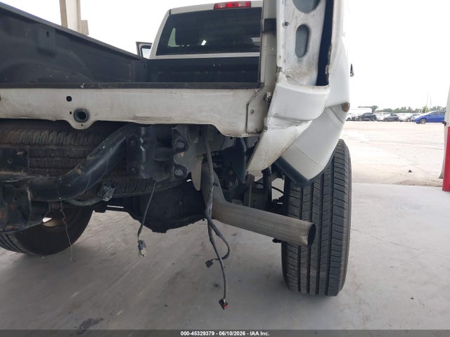 45329379 :رقم المزاد ، 3C6UR5HL5FG617988 vin ، 2015 Ram 2500 Tradesman مزاد بيع