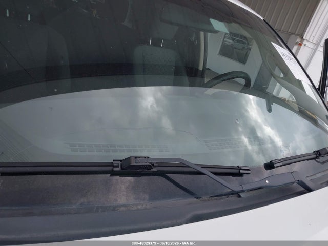 45329379 :رقم المزاد ، 3C6UR5HL5FG617988 vin ، 2015 Ram 2500 Tradesman مزاد بيع