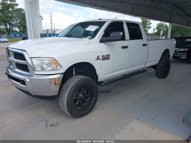 45329379 :رقم المزاد ، 3C6UR5HL5FG617988 vin ، 2015 Ram 2500 Tradesman مزاد بيع
