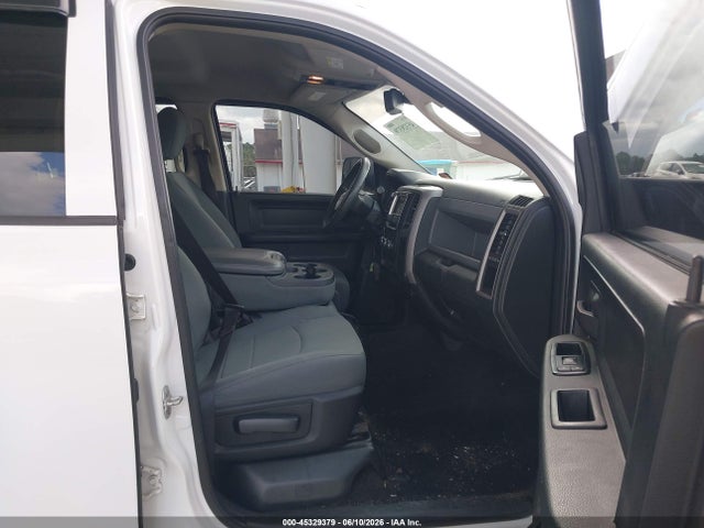 45329379 :رقم المزاد ، 3C6UR5HL5FG617988 vin ، 2015 Ram 2500 Tradesman مزاد بيع