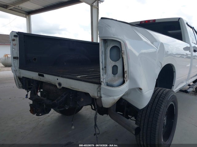 45329379 :رقم المزاد ، 3C6UR5HL5FG617988 vin ، 2015 Ram 2500 Tradesman مزاد بيع