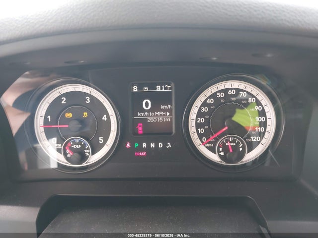 45329379 :رقم المزاد ، 3C6UR5HL5FG617988 vin ، 2015 Ram 2500 Tradesman مزاد بيع