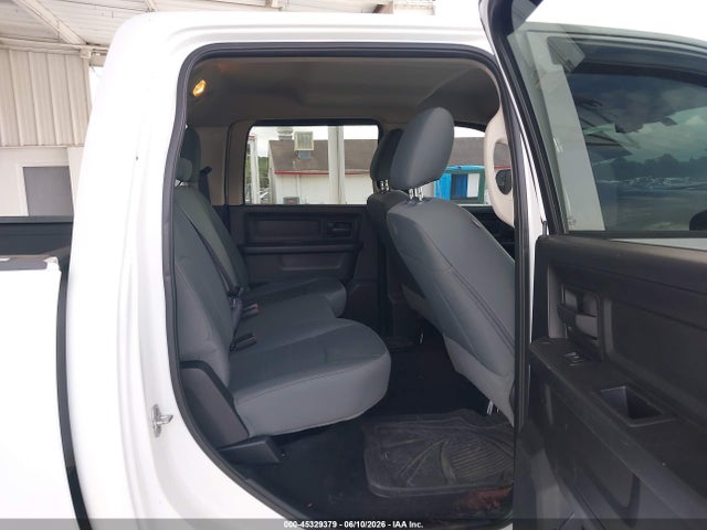 45329379 :رقم المزاد ، 3C6UR5HL5FG617988 vin ، 2015 Ram 2500 Tradesman مزاد بيع