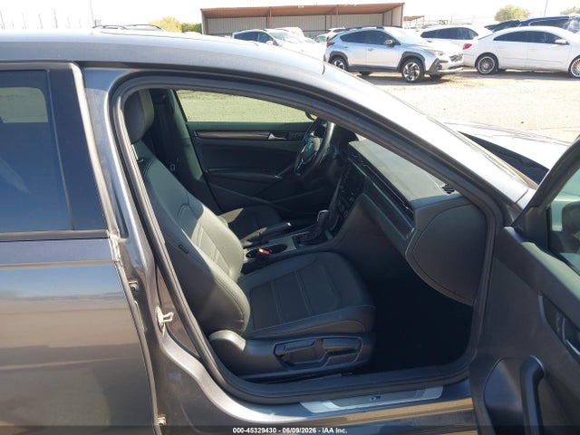 1VWMA7A38MC017954 Volkswagen Passat 2.0t R-line