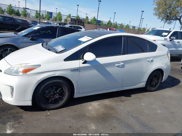 Toyota Prius Three 2014 JTDKN3DU9E1762513 Image 15