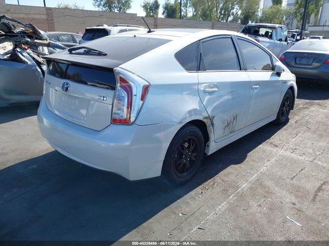 Toyota Prius Three 2014 JTDKN3DU9E1762513 Image 4
