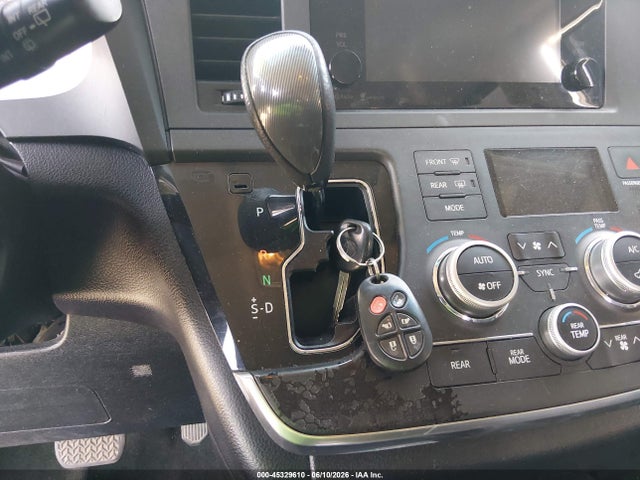 5TDXK3DC6FS657647 Toyota Sienna Se 8 Passenger