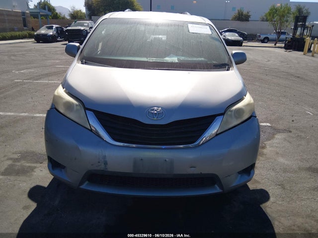 5TDXK3DC6FS657647 Toyota Sienna Se 8 Passenger