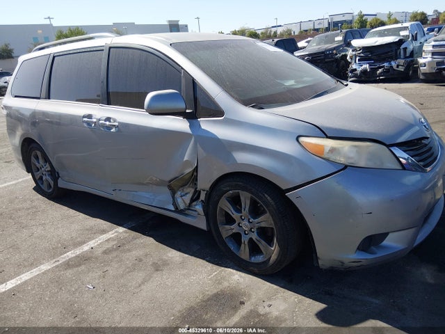 5TDXK3DC6FS657647 Toyota Sienna Se 8 Passenger