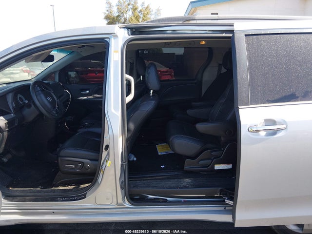 5TDXK3DC6FS657647 Toyota Sienna Se 8 Passenger