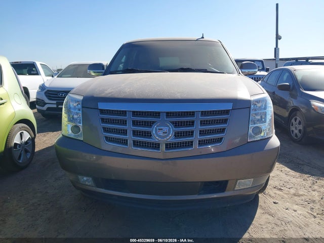 45329659 :رقم المزاد ، 1GYS4BEF9BR207551 vin ، 2011 Cadillac Escalade Luxury مزاد بيع