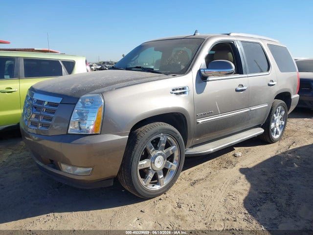 45329659 :رقم المزاد ، 1GYS4BEF9BR207551 vin ، 2011 Cadillac Escalade Luxury مزاد بيع