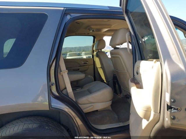 45329659 :رقم المزاد ، 1GYS4BEF9BR207551 vin ، 2011 Cadillac Escalade Luxury مزاد بيع