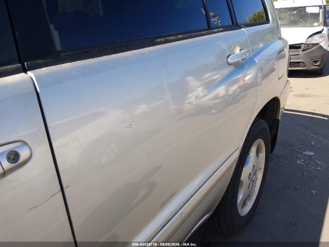 Auction sale of the 2005 Toyota Highlander Limited V6, vin: JTEEP21A450135540, lot number: 45329716